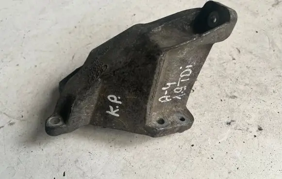 Audi A4 S4 B5 8D Engine mounting bracket 8D0199307L