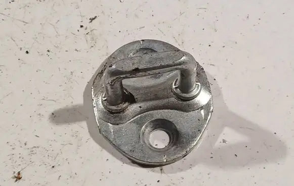 Peugeot 4007 Front door lock loop/hook striker 