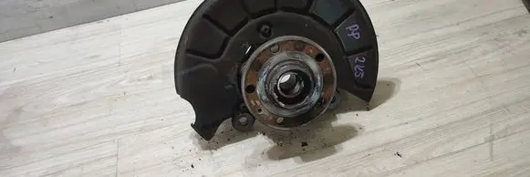 Front wheel hub