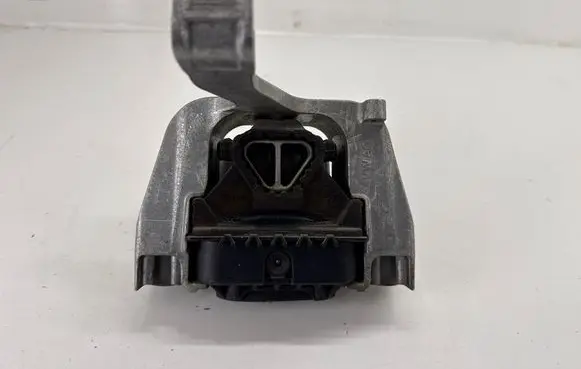 Volkswagen Tiguan Allspace Engine mount bracket 3Q0199262M