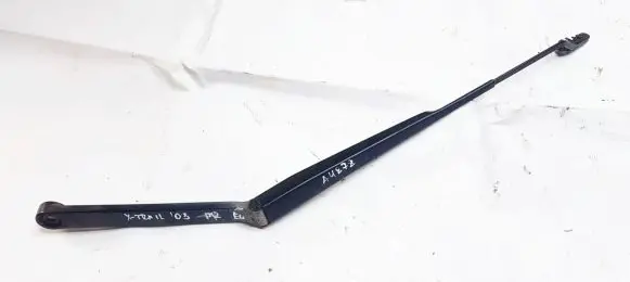 Nissan X-Trail T30 Front wiper blade arm