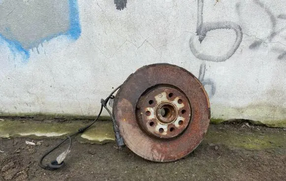 Volkswagen PASSAT B6 Front wheel hub spindle knuckle RAU04 02040