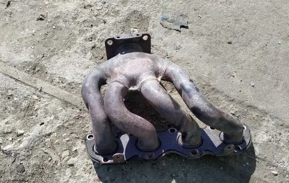 Volkswagen Touran I Exhaust manifold