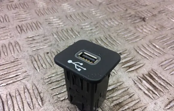Jeep Renegade USB socket connector 735600659 33170222