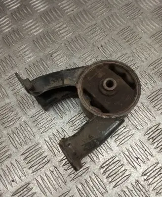 Hyundai Matrix Engine mount bracket