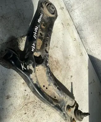 Volkswagen Touran III Front lower control arm/wishbone