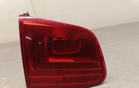 Volkswagen Tiguan Tailgate rear/tail lights