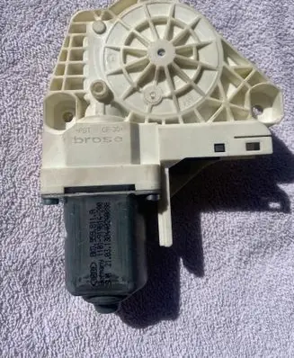 Audi A6 Allroad C7 Rear door window regulator motor 8K0959811A