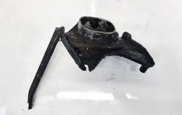 Audi A4 S4 B5 8D Engine mounting bracket 8D0199225D