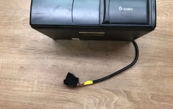 Volkswagen Touareg I CD/DVD changer 1J6035111