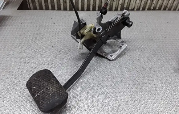 Mercedes-Benz CLK A208 C208 Brake pedal 2102900619