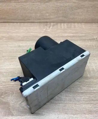Audi A3 S3 8L Central locking vacuum pump 8L0862257A WITHPLUG