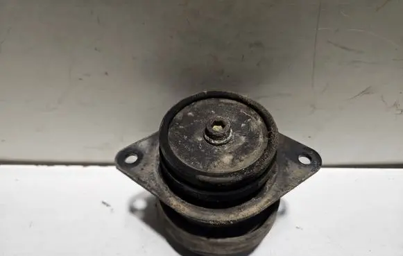 Volkswagen Golf III Engine mount bracket 1H0199611A