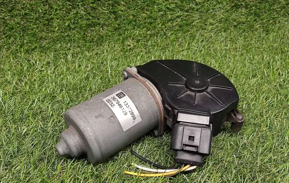 Opel Corsa D Wiper motor 13372899 0232 367546129