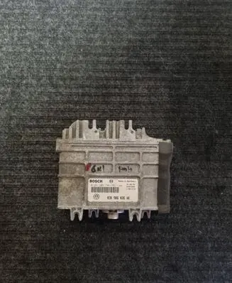 Volkswagen Polo III 6N 6N2 6NF Engine control unit/module 0261203744 26SA3898 030906026AK