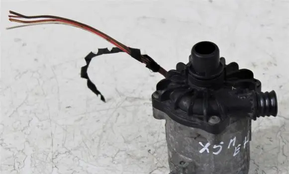 BMW X5M E70 Electric auxiliary coolant/water pump 7584088