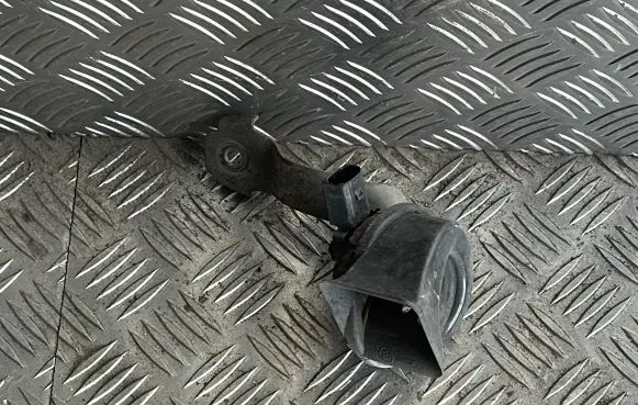 Volkswagen Scirocco Horn signal 703881157