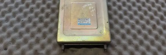Mitsubishi Carisma Engine control unit/module MD322387 E2T63277 5Y24