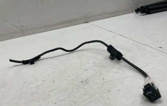 BMW X4M F98 USB socket connector 9229294
