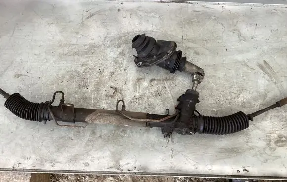 Chrysler Voyager Steering rack 4680151