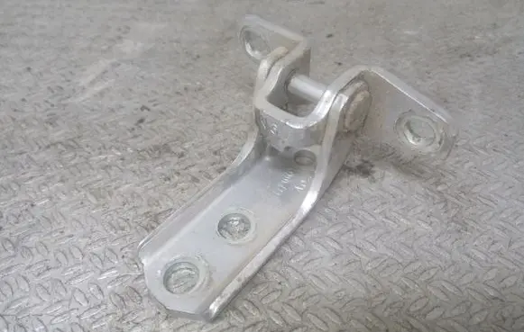 Mitsubishi Lancer VIII Rear door lower hinge A046834