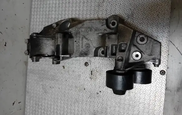 Renault Laguna III Generator/alternator bracket 82005273320