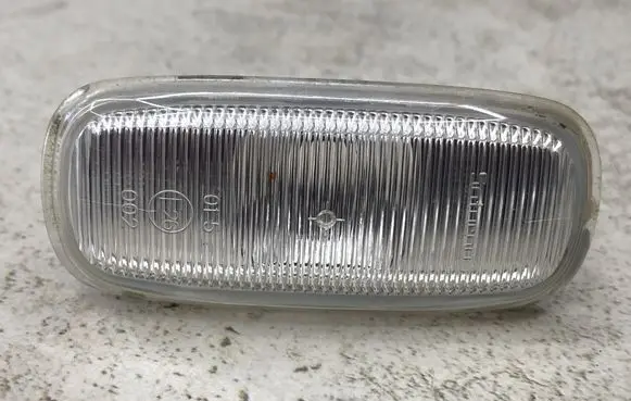 Front fender indicator light