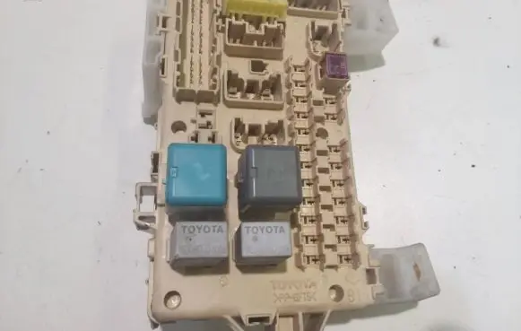 Toyota Corolla Verso AR10 Fuse box set 892210F030 89221-0F030