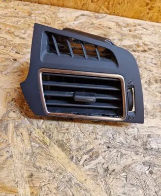 Toyota Verso Dashboard side air vent grill/cover trim 556500F020