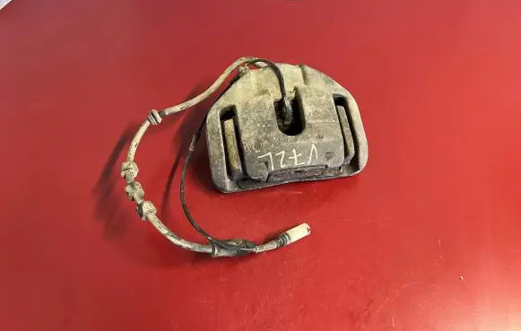 BMW 5 E60 E61 Front brake caliper 6763023 34116763023