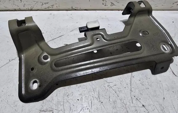 Porsche Cayenne (9Y0 9Y3) Fender mounting bracket 9Y0821431