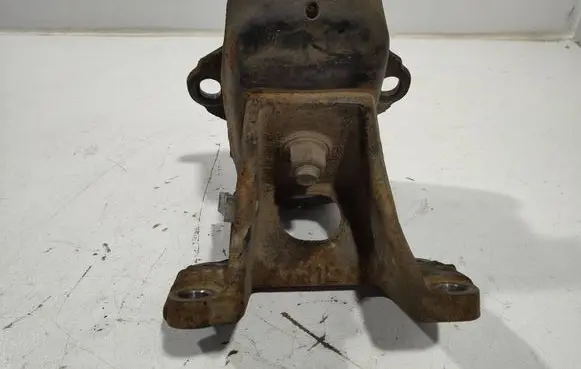 Toyota Hilux (N140, N150, N160, N170) Engine mount bracket 1236167020 1231567011