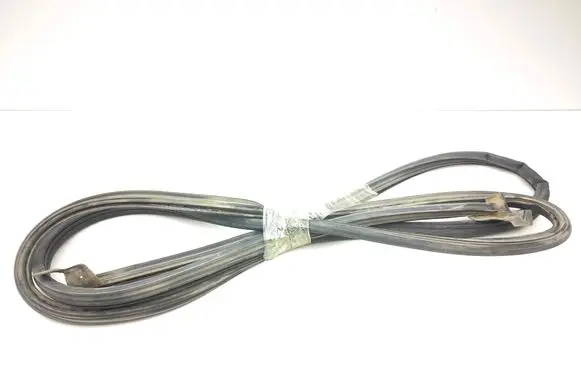 Trunk rubber seal (body)