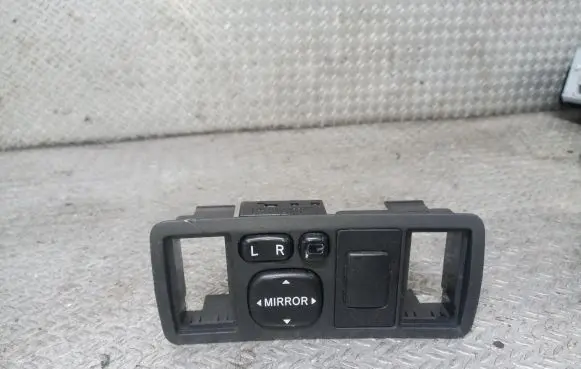 Toyota Avensis T250 Wing mirror switch 183575