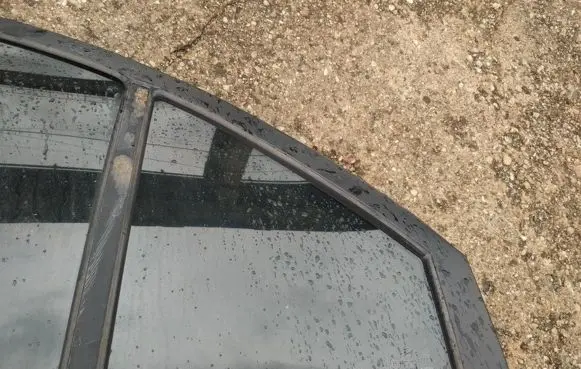 Rear vent window glass