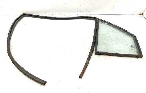 Hyundai Sonata Rear vent window glass 43R0000383 AS2 M42
