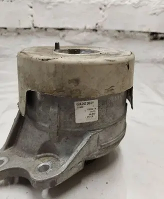 Mercedes-Benz GLC X253 C253 Engine mount bracket A2532400900
