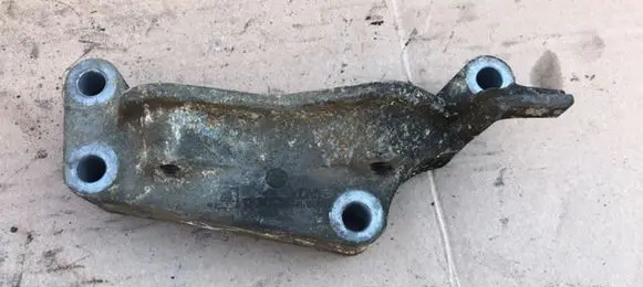 Opel Zafira C Engine mounting bracket 13343561