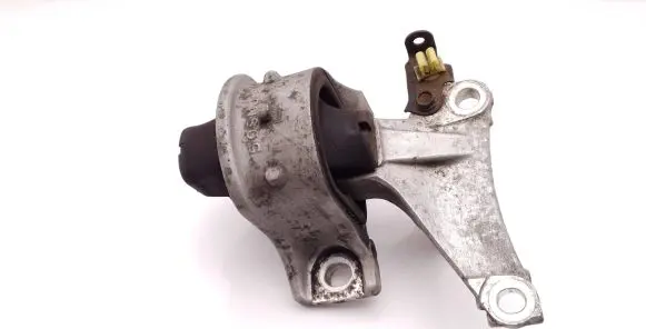 Honda Civic Engine mount bracket