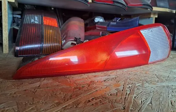 Ford Mondeo Mk III Rear/tail lights 1S7113404C