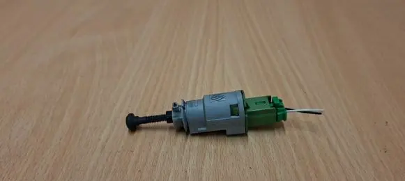Renault Espace IV Brake pedal sensor switch 8200276360