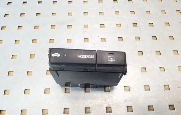 Toyota Avensis T250 Windscreen/window heater switch 8479005110D