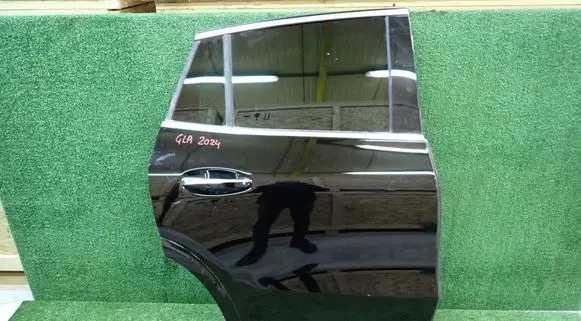 Mercedes-Benz GLA H247 Rear door