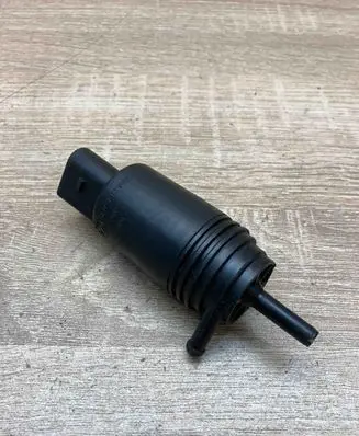BMW 5 E39 Windscreen/windshield washer pump 8377612