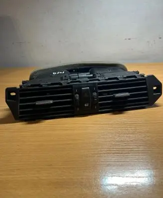 BMW 5 E60 E61 Quarter panel pressure vent 05148001 D141