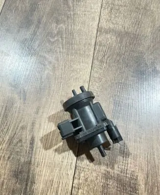 Mercedes-Benz S W220 Turbo solenoid valve a0005450427