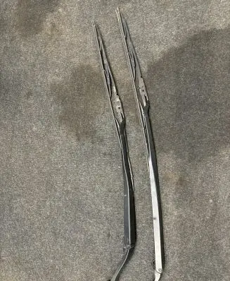 Dodge Durango Front wiper blade arm 2590N4 2589