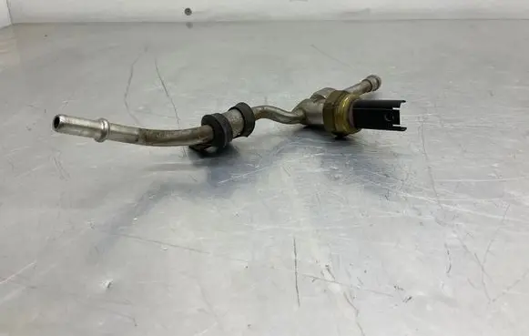 BMW 5 E60 E61 Fuel injector supply line/pipe 7547883