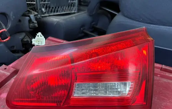 Tailgate rear/tail lights