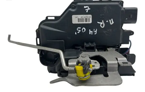 Audi A4 S4 B7 8E 8H Front door lock 8E1837016C